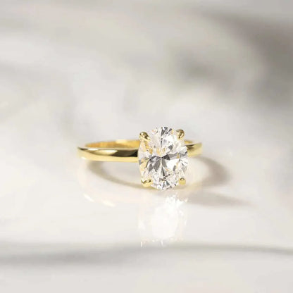 Bague Serres d'Aigle vue latérale, fond réfléchissant, plaquage or 14K, diamant zircon cubique étincelant