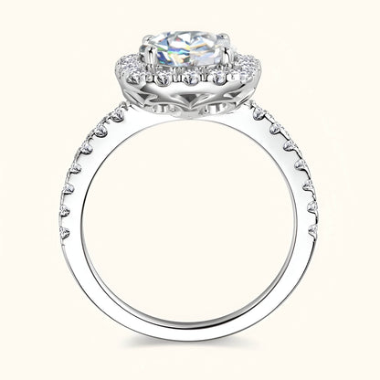 Bague de fiançailles halo de diamants en argent sterling 925 plaqué or blanc vue latérale.