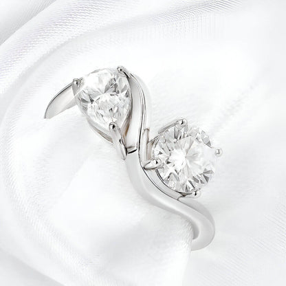 Bague de fiançailles en or blanc et diamant synthétique vue du dessus.