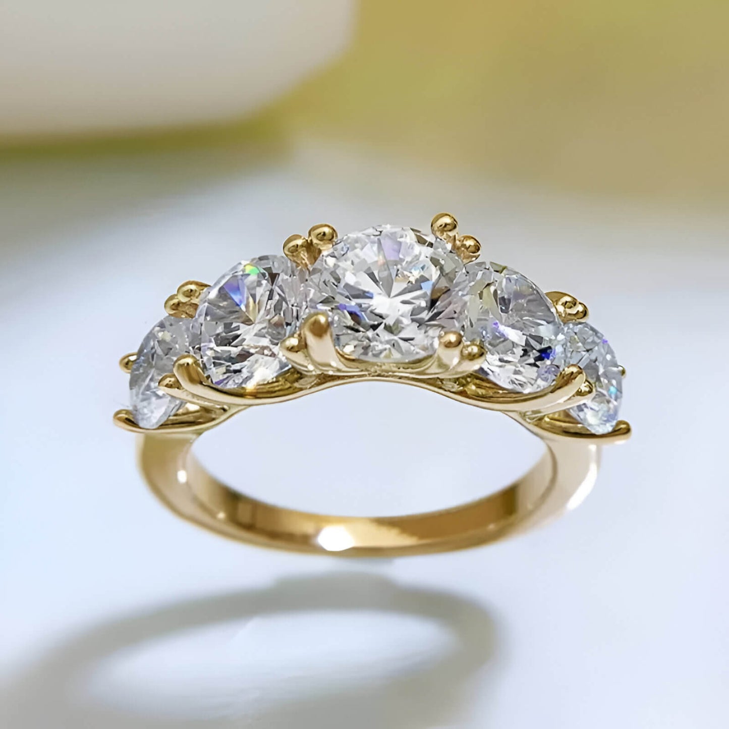 Bague de promesse cinq diamants en argent 925 plaqué or jaune vue de face.