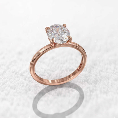 Bague d'engagement fine diamant ovale 3ct Mira en argent 925 plaqué or rosé doux vue de côté.