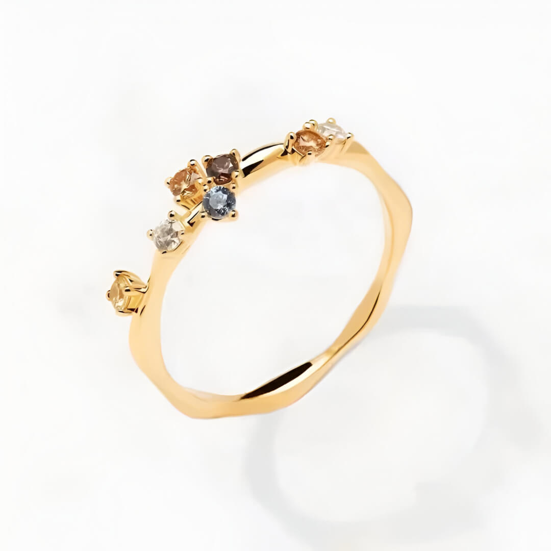 Bague fine diamants multicolores asymétrique Floria en argent 925 plaqué or jaune lumineux vue de côté.