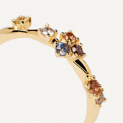 Détail de la bague fine diamants multicolores asymétrique Floria en argent 925 plaqué or jaune raffiné.