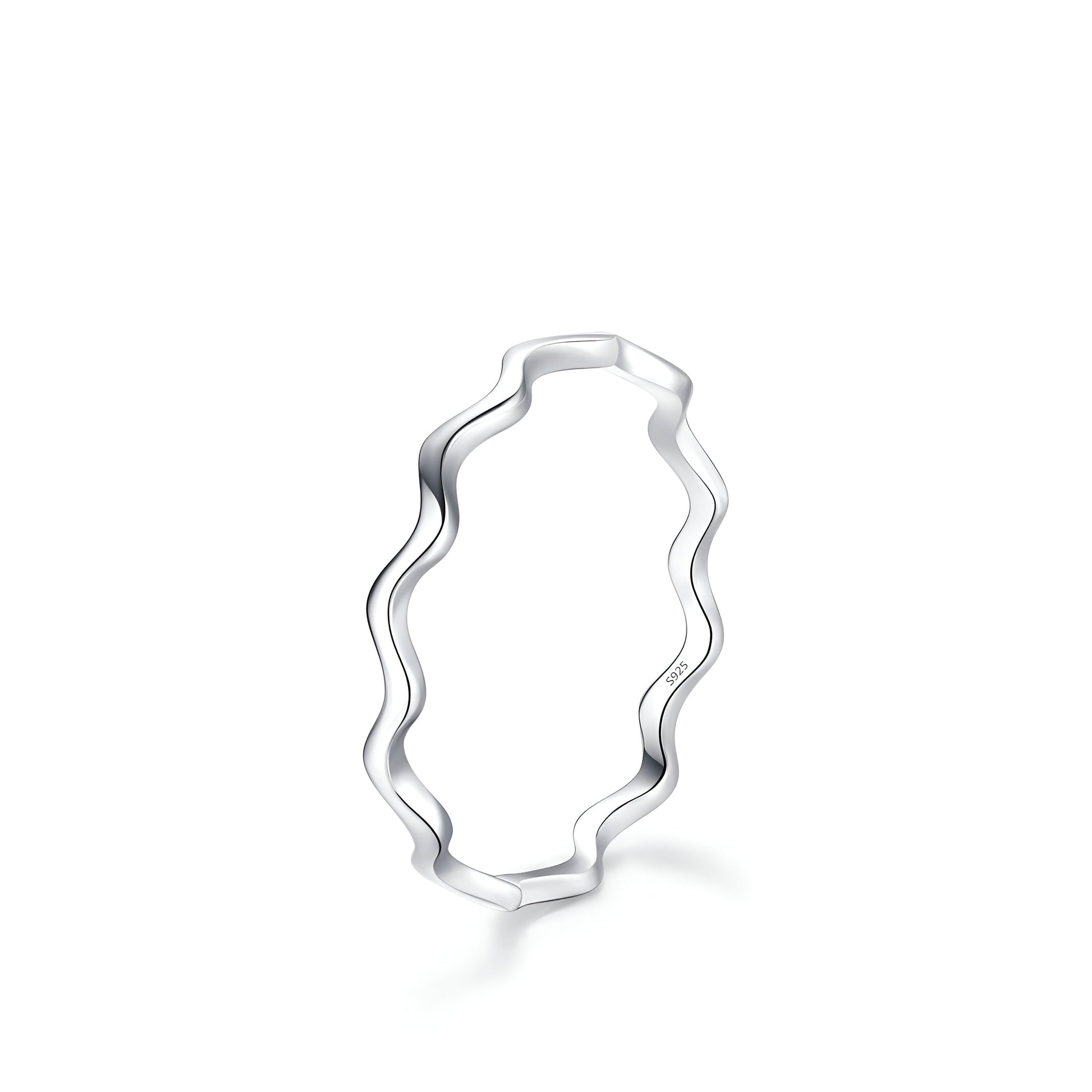 Bague fine ondulée Mélina en argent 925 rhodié sur fond blanc.