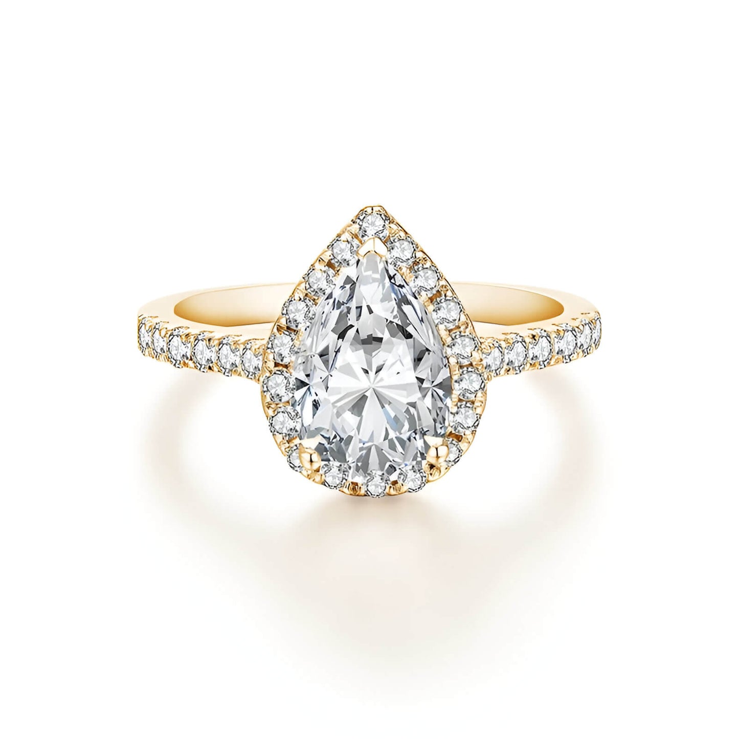 Bague diamant goutte 2CT Aelysë en argent 925 plaqué or jaune 18K lumineux et halo de diamants sur fond blanc.