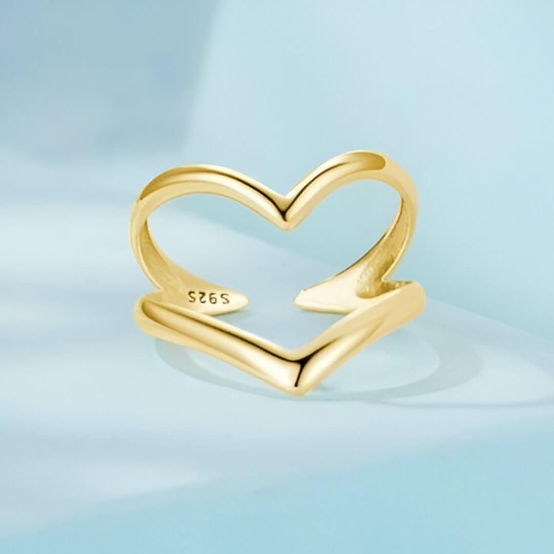 Bague ouverte courbée Cyrilla en argent sterling 925 plaqué or jaune vue de face.