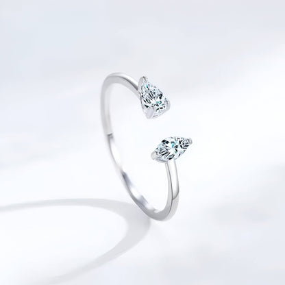 Bague ouverte de fiançailles Alona en argent 925 sterling plaqué platine et diamants debout.