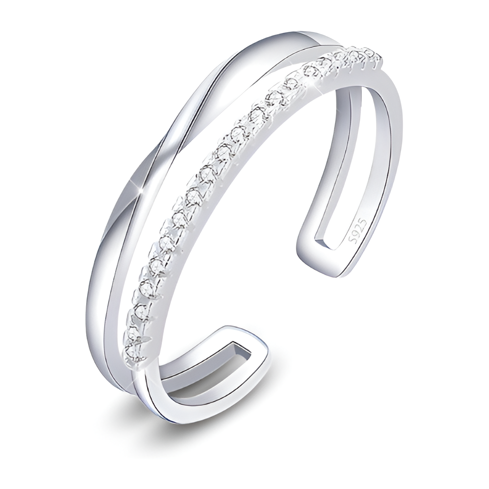 BAGUE OUVERTE EN ARGENT DEMI-MÖBIUS ÉCLATS DE ZIRCON - Élégante bague ouverte en argent sterling 925, ornée de diamants en zircons et plaquée or blanc 14K, un accessoire moderne et raffiné pour toutes les occasions - La Petite Rebelle.