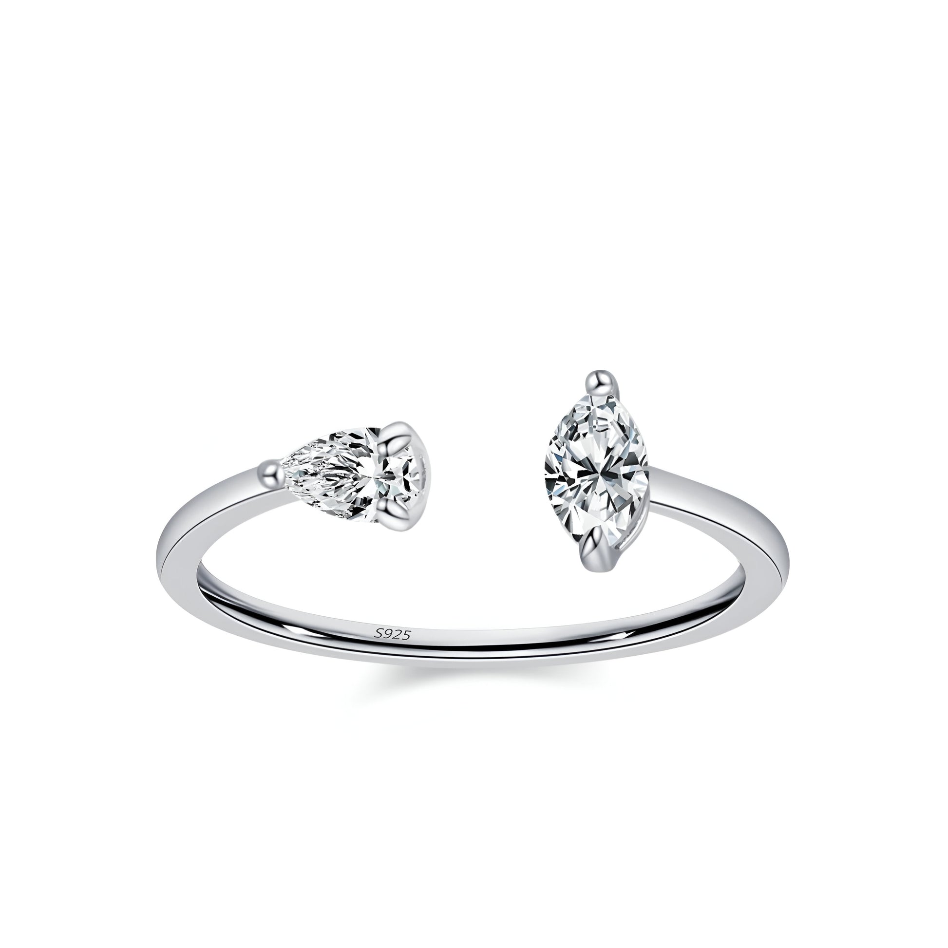 Bague ouverte en argent sterling 925 éclats perpendiculaires avec diamants en zircon, plaquée or blanc 18K, vue de face sur fond blanc. Élégance intemporelle pour sublimer vos mains - La Petite Rebelle
