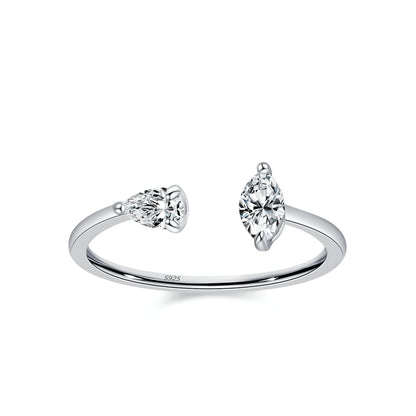 Bague ouverte en argent sterling 925 éclats perpendiculaires avec diamants en zircon, plaquée or blanc 18K, vue de face sur fond blanc. Élégance intemporelle pour sublimer vos mains - La Petite Rebelle