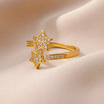 Bague ouverte en or étoiles filantes en plaqué or 18K, design moderne et raffiné, parfaite pour les looks contemporains.