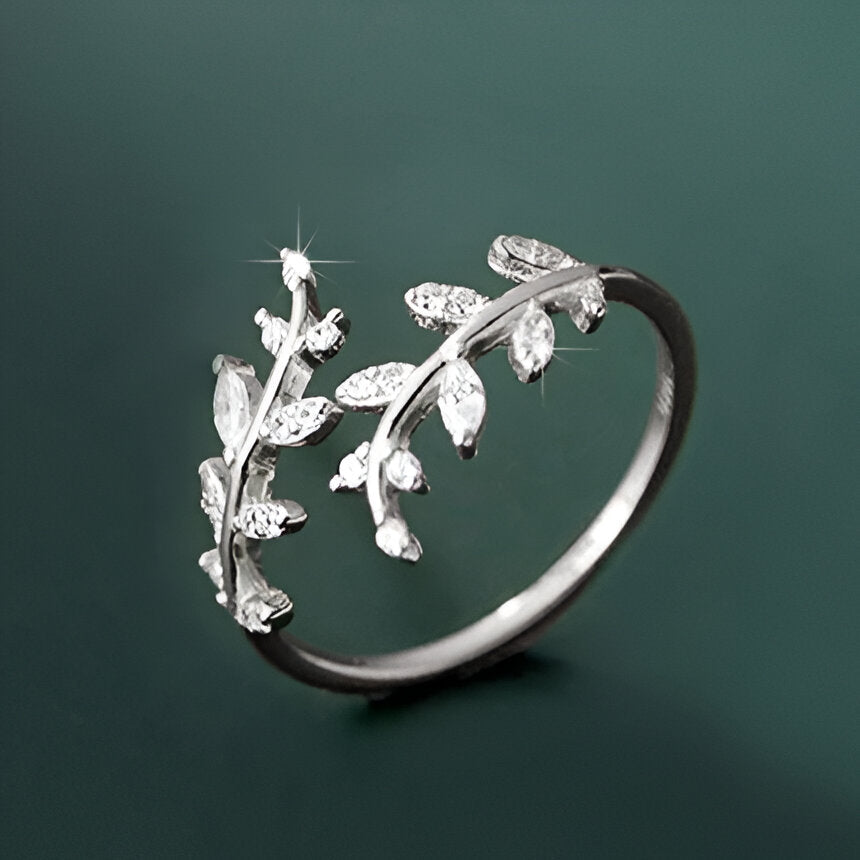 Bague ouverte en or feuillage de diamants, avec plaquage or blanc 18K, argent sterling 925 et zircon – un design moderne et lumineux pour sublimer votre look.