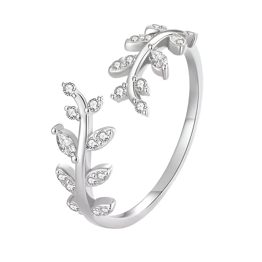 Bague ouverte en or feuillage de diamants sur fond blanc, plaqué or blanc 18K et argent sterling 925, zircon étincelant – un bijou précieux et raffiné.