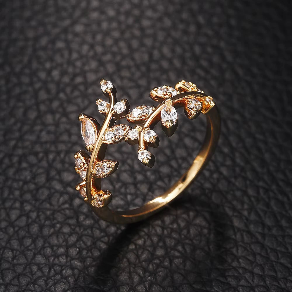Bague ouverte feuille de laurier Caméllia en argent 925 plaqué or jaune chaleureux et diamants debout.