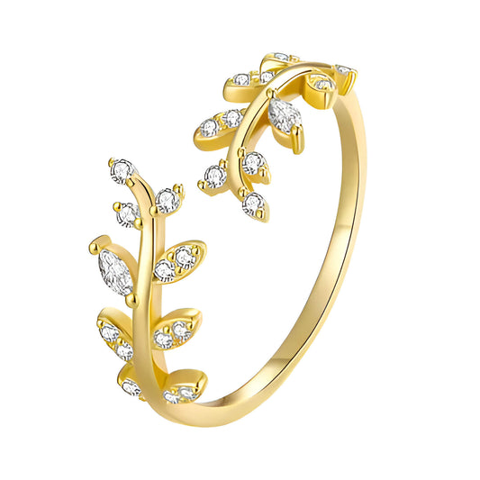Bague ouverte feuille de laurier Caméllia en argent 925 plaqué or jaune et diamants sur fond blanc.