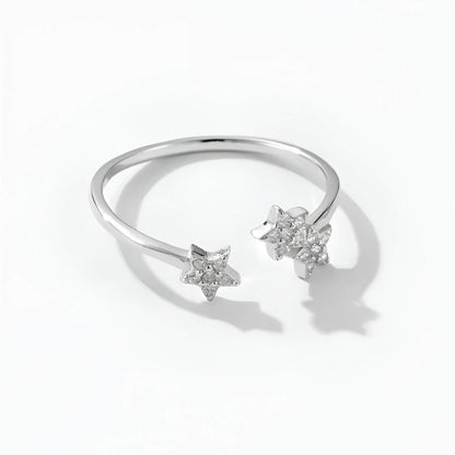 Bague ouverte trio d'étoiles en argent 925 rhodié et zircons scintillants sertis grains vue de côté.