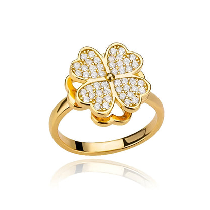 Bague rotative en acier doré et oxydes de zirconium sur fond blanc.