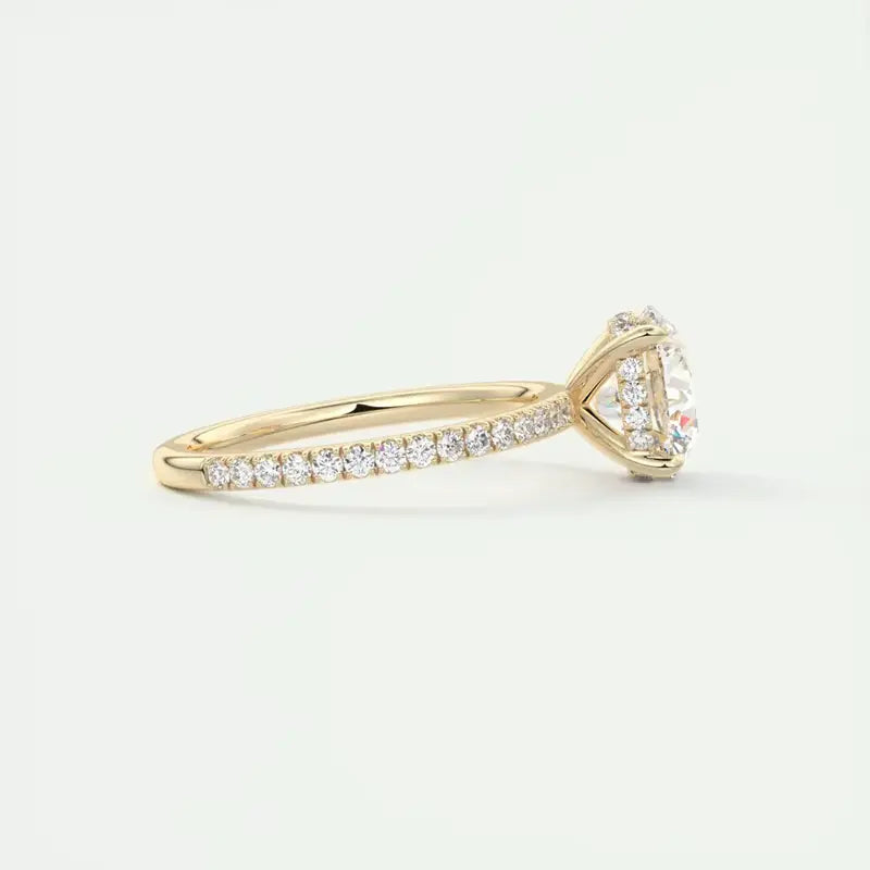 Bague solitaire Artemis en argent 925 plaqué or jaune lumineux et diamants vue de côté.