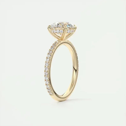 Bague solitaire Artemis en argent sterling 925 plaqué or jaune et diamants debout.