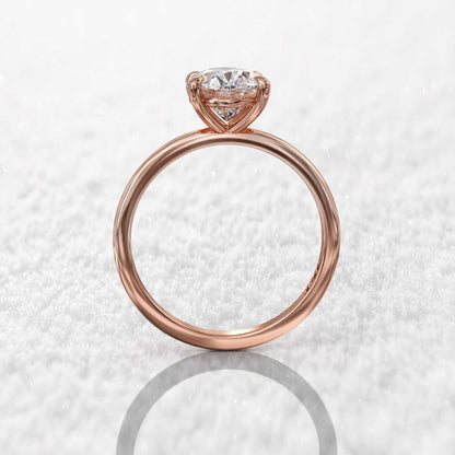 Bague solitaire en or rosé et diamant naturel vue latérale.