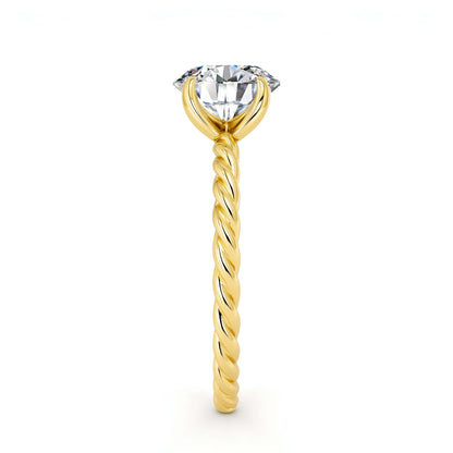 Bague solitaire ondulée en or jaune et diamant synthétique vue de profil.