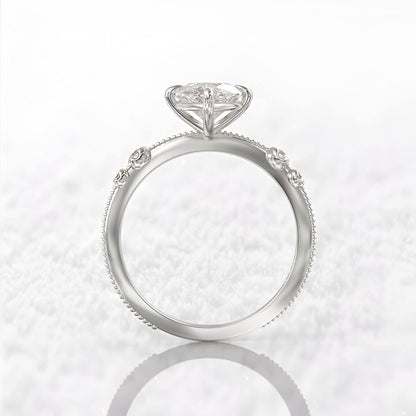 Bague solitaire en or blanc et oxyde de zirconium vue latérale.