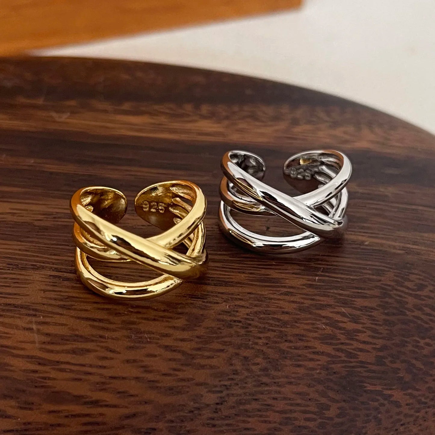Variantes de la bague triple croisement ajustable en argent 925 plaqué or jaune ou or blanc à plat.