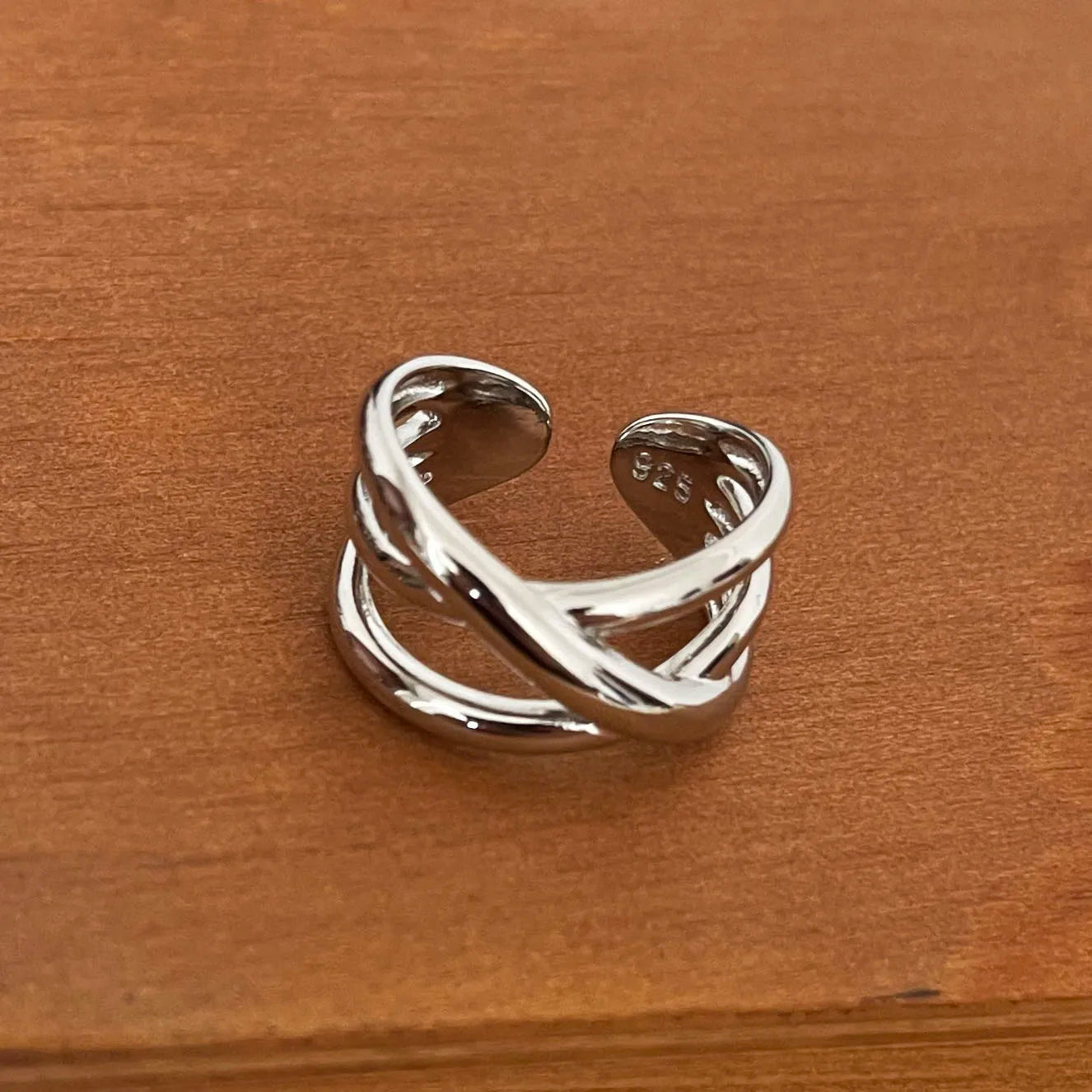 Bague triple croisement ajustable en argent 925 plaqué or blanc délicat vue de face.