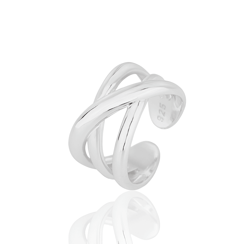 Bague triple croisement ajustable en argent 925 plaqué or blanc sur fond blanc.