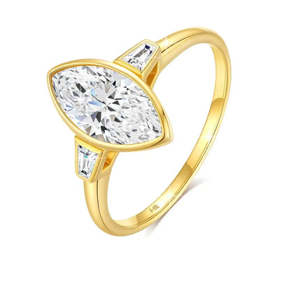 Bague trois pierres Lauretta en or jaune 14K et diamant marquis 2CT éclatant debout.