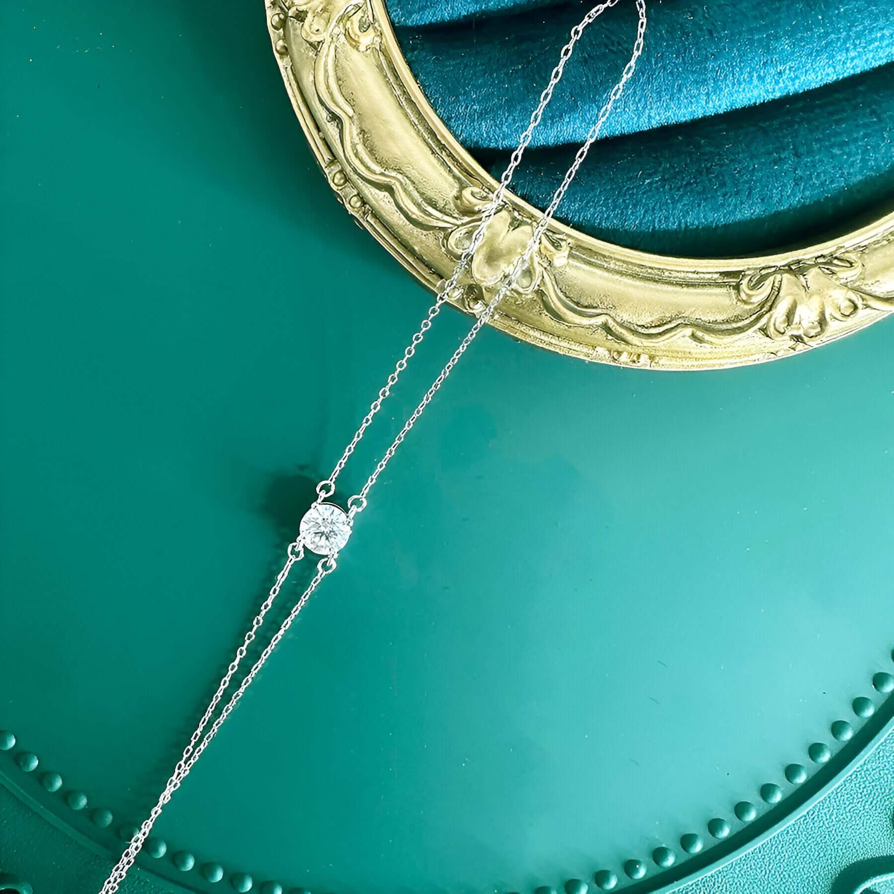 Bracelet chaîne double argentée en argent 925 plaqué or blanc et moissanite solitaire étincelante étiré.