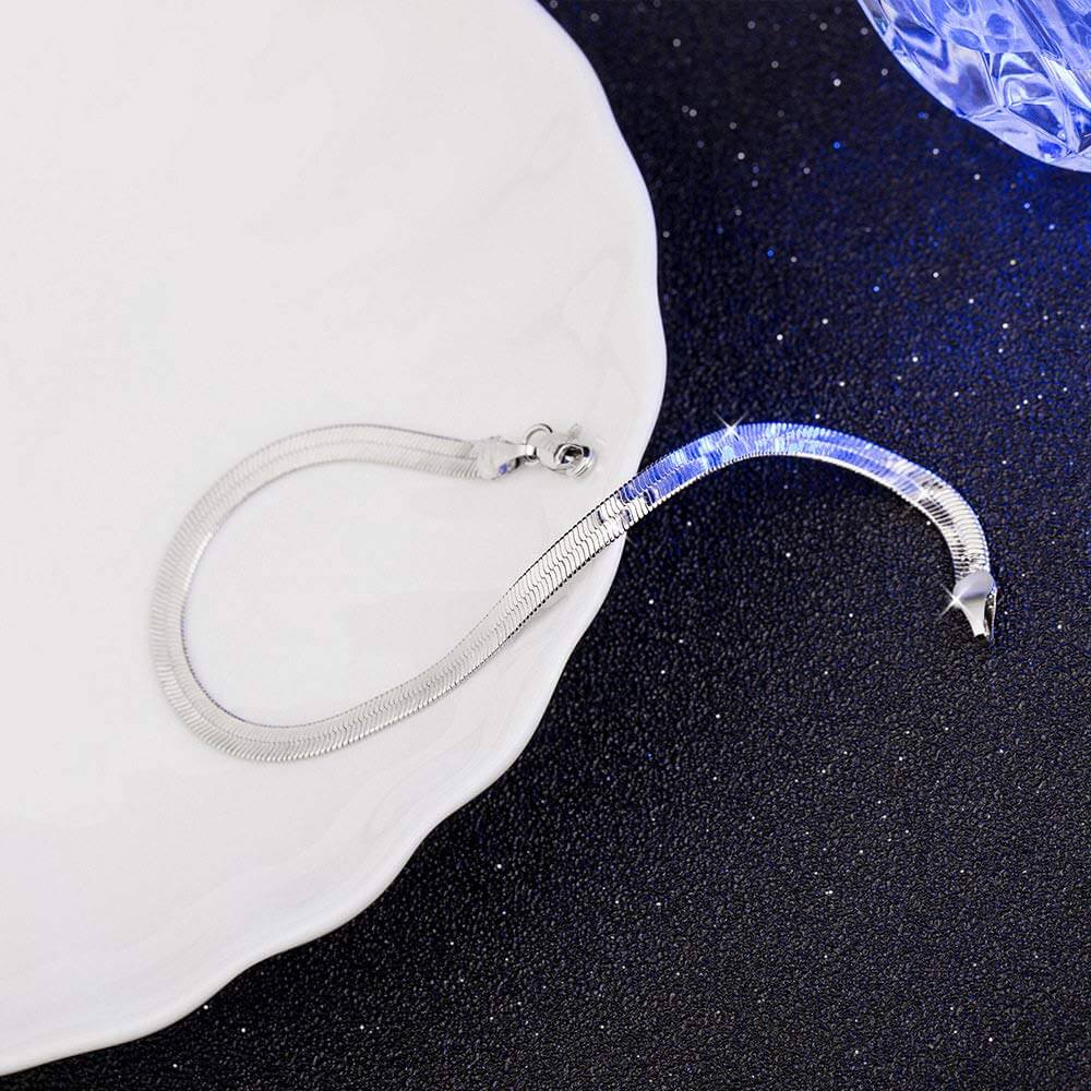 Bracelet chaîne serpent en argent sterling 925 plaqué or blanc vue du dessus.