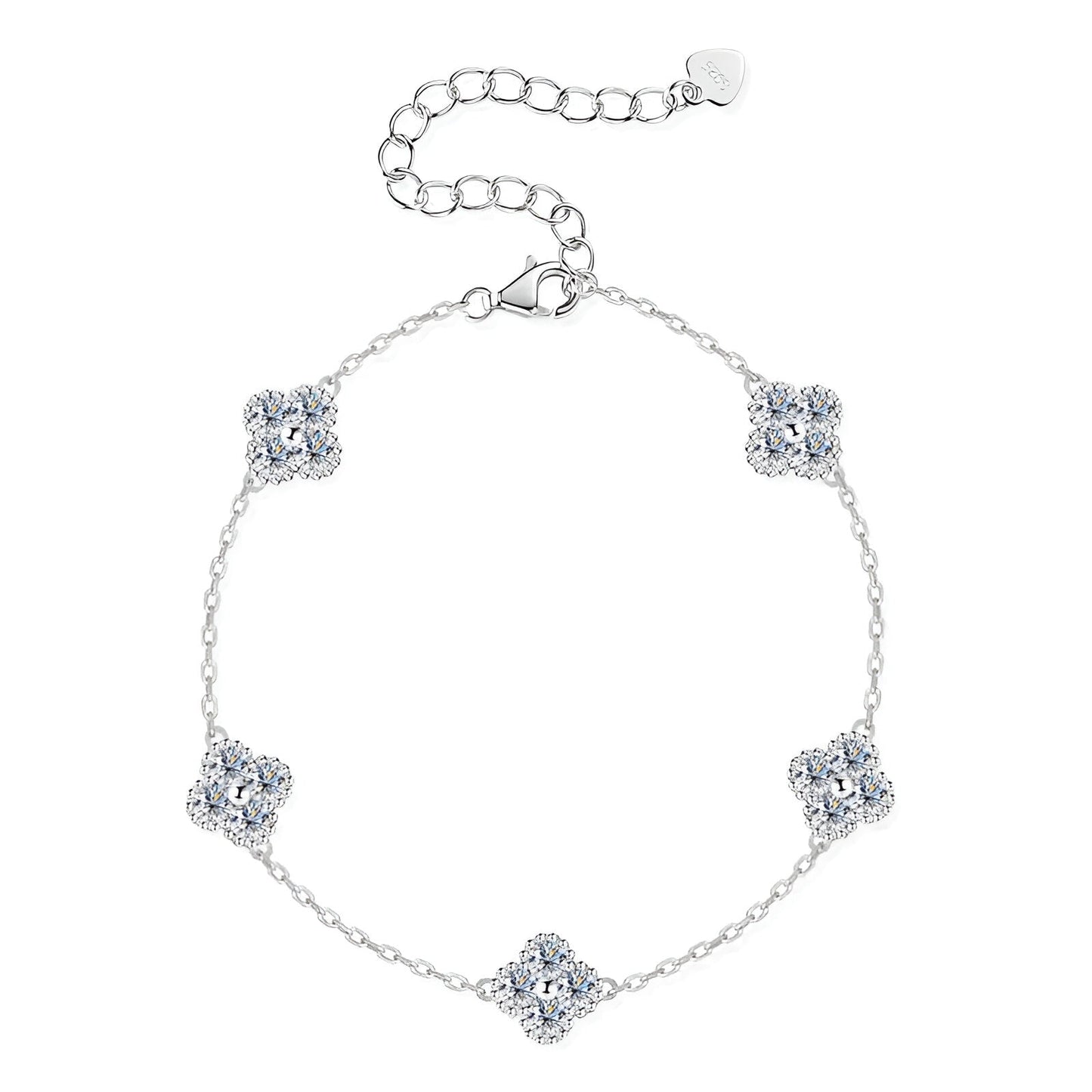 Bracelet chaîne trèfle à quatre feuilles en argent 925 plaqué or blanc discret et moissanites vue du dessus.