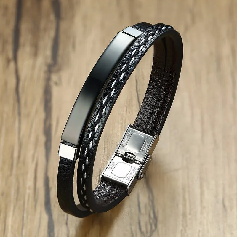 Bracelet cordon en cuir et acier inoxydable variante noir debout.