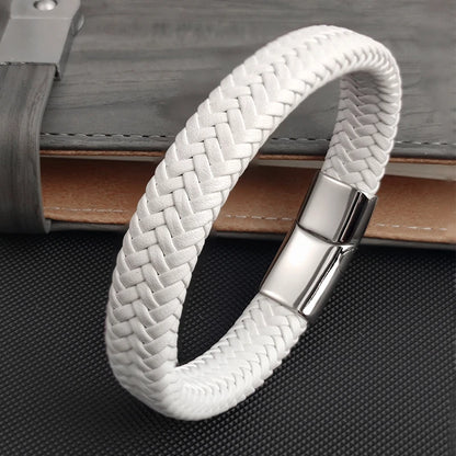 Bracelet en cuir tressé blanc et acier inoxydable 316L blanc debout.