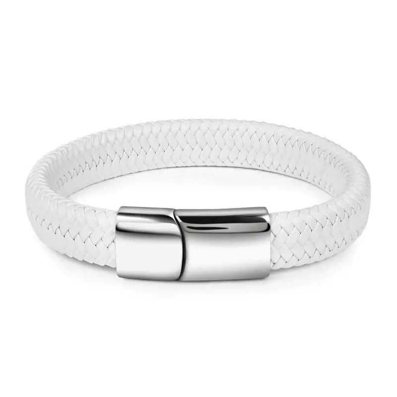 Bracelet en cuir tressé blanc et acier inoxydable 316L blanc sur fond blanc.