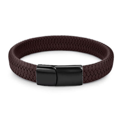Bracelet en cuir tressé marron et acier inoxydable 316L noir sur fond blanc.