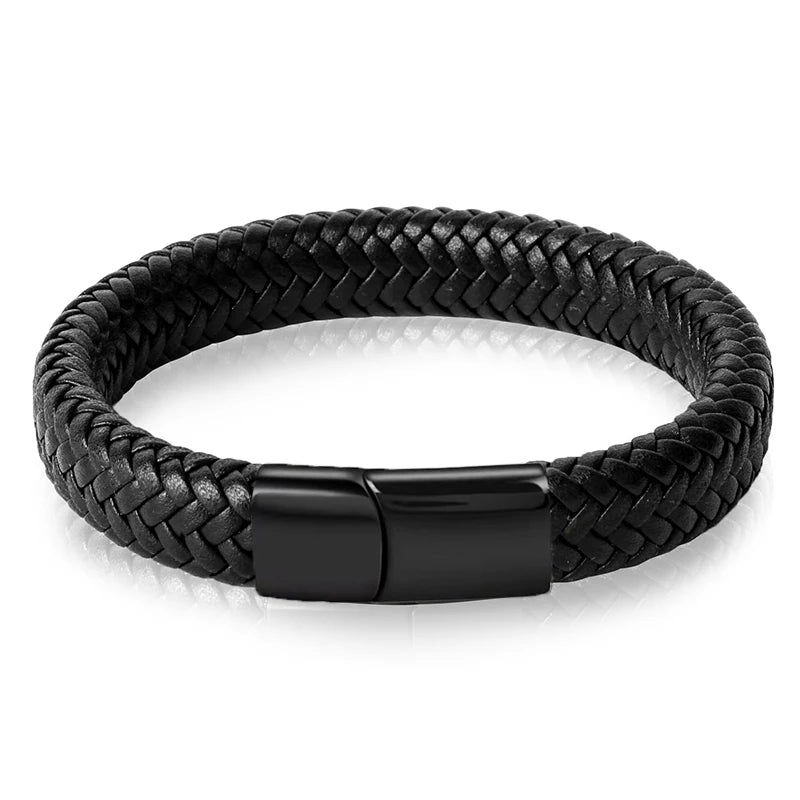 Bracelet en cuir tressé noir et acier inoxydable 316L noir sur fond blanc.