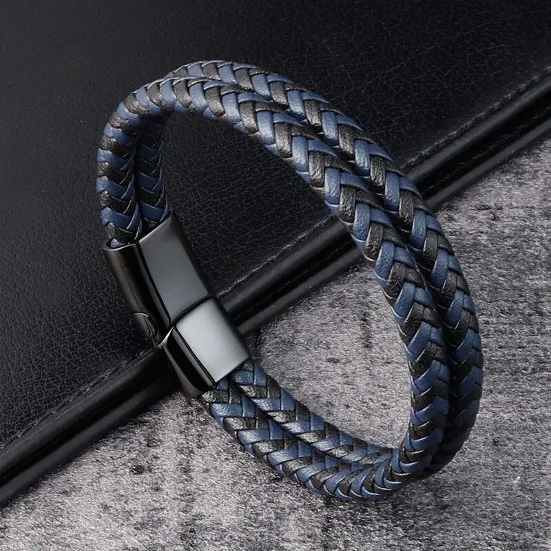Bracelet double cordon tressé en cuir et acier inoxydable 316L variante bleu foncé debout.