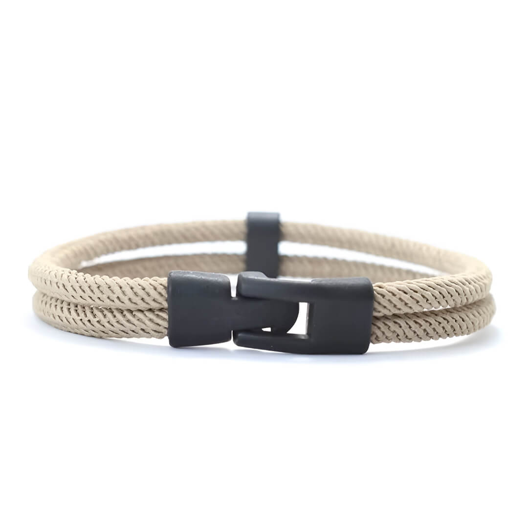 Bracelet double cordon loquet pivotant en zinc noir variante beige sur fond blanc.