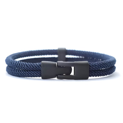 Bracelet double cordon loquet pivotant en zinc noir variante bleu foncé sur fond blanc.