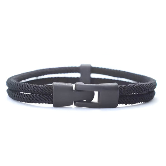 Bracelet double cordon loquet pivotant en zinc noir variante noir sur fond blanc.