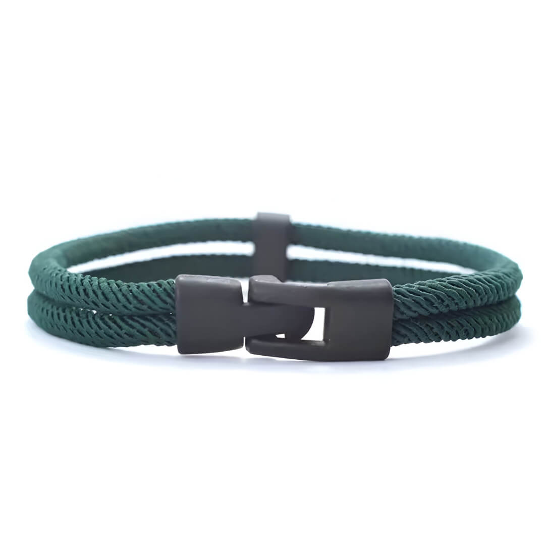 Bracelet double cordon loquet pivotant en zinc noir variante vert sur fond blanc.