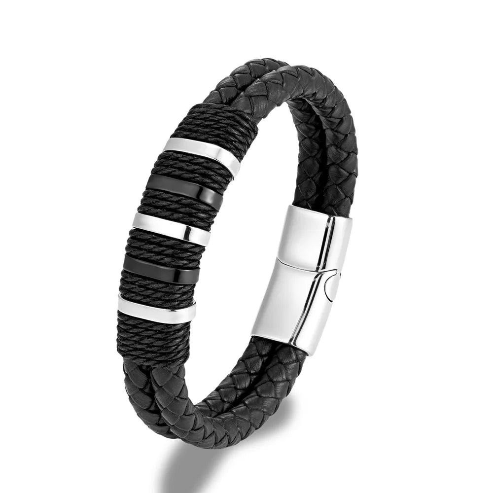 Bracelet double cordon en cuir noir et acier inoxydable plaqué titane blanc sur fond blanc.