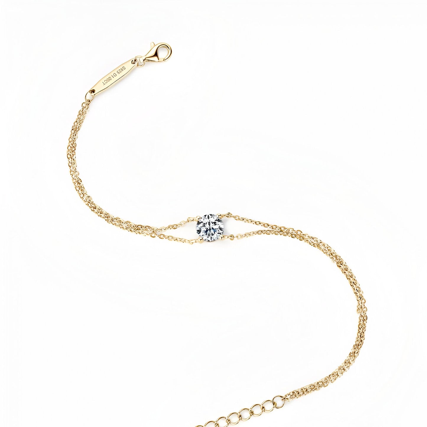 Bracelet double maile dorée en argent 925 plaqué or jaune chaleureux et diamant solitaire vue du dessus.