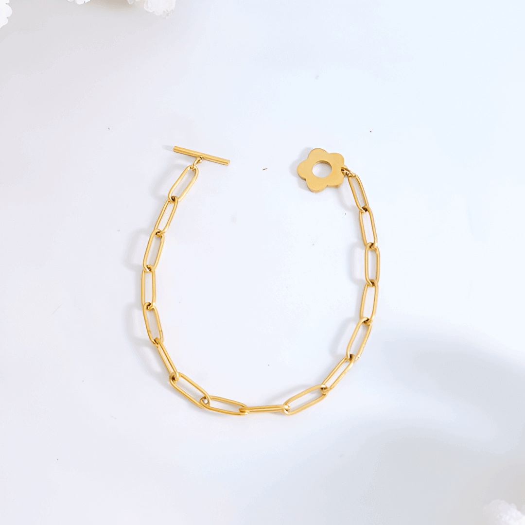 Bracelet fleur en acier plaqué or jaune vue du dessus.