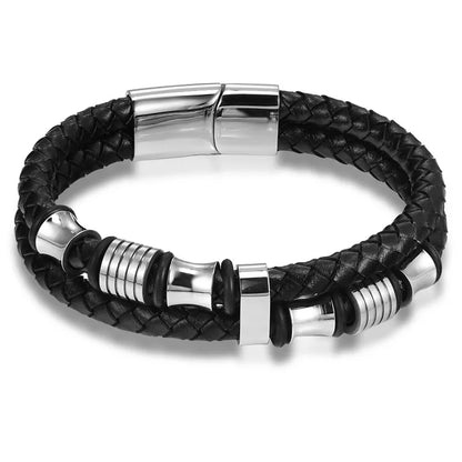 Bracelet homme en cuir tressé noir et acier inoxydable plaqué titane blanc sur fond blanc.