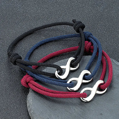 Bracelets infini ajustables en acier inoxydable blanc et cordons noir, bleu foncé et rouge bordeaux posées.