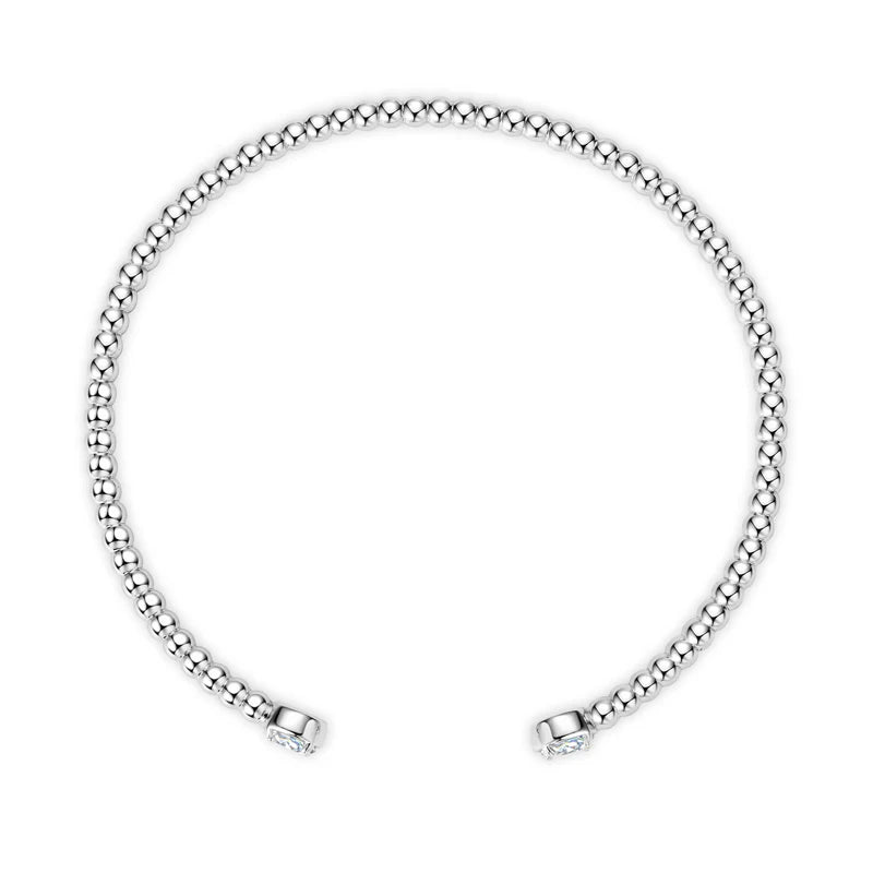 Jonc granulé Elianë en argent 925 plaqué or blanc discret et moissanites serties 4 griffes vue du dessus.