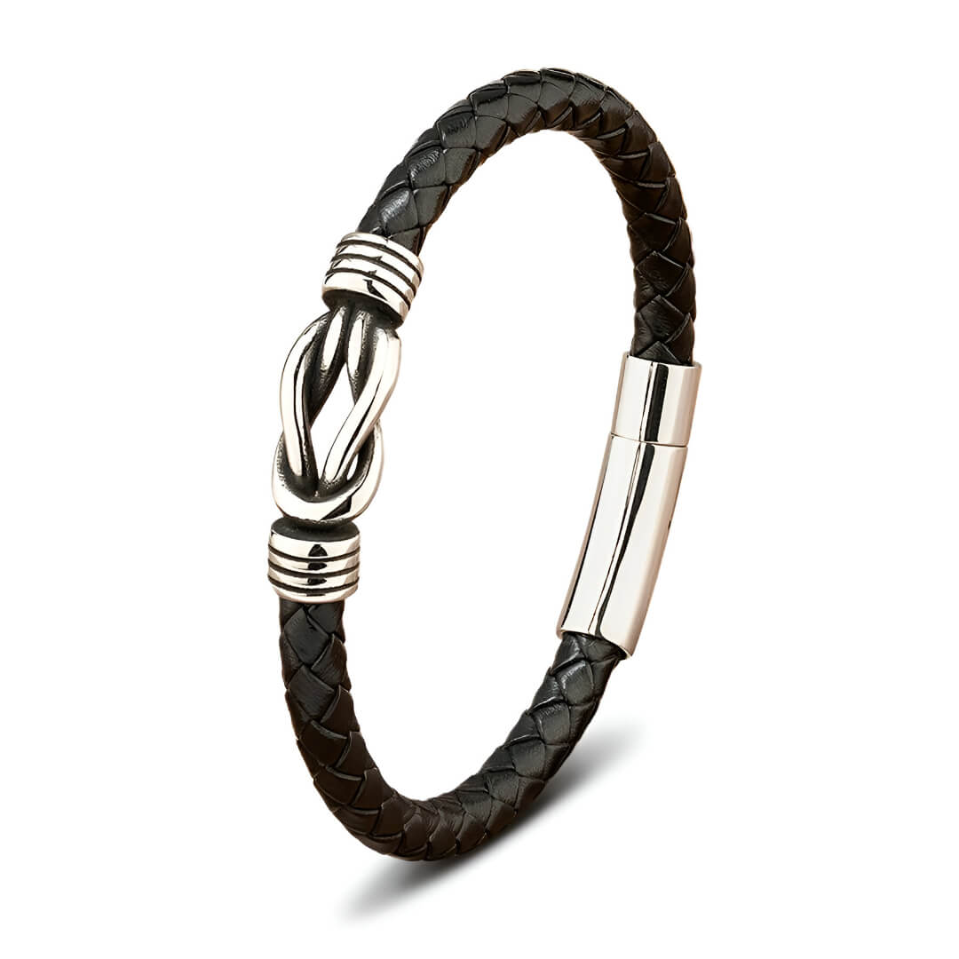 Bracelet liaison nœud argenté en cuir  noir tressé et acier inoxydable plaqué titane sur fond blanc.